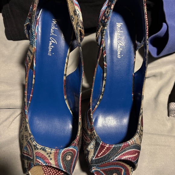 EUC Fergi tall heels - Picture 3 of 5